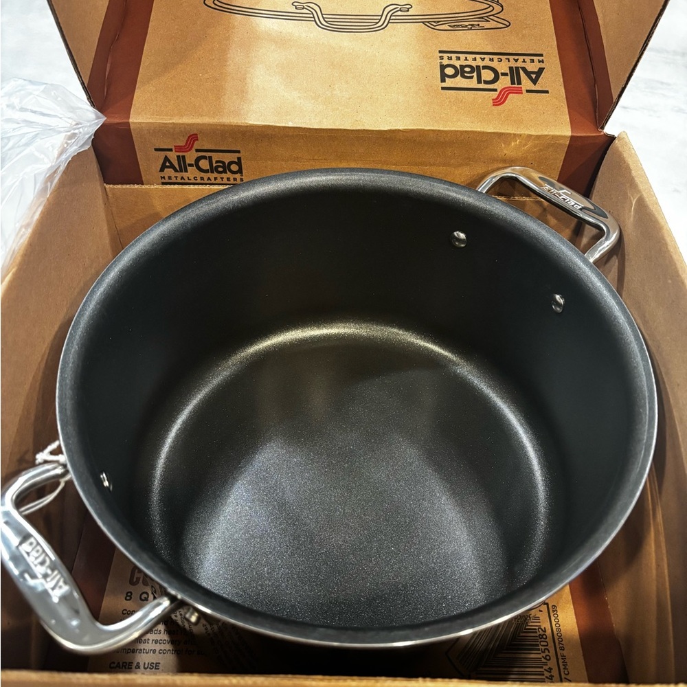 8-Qt. Non-stick Stockpot W/Lid / D3 Stainless